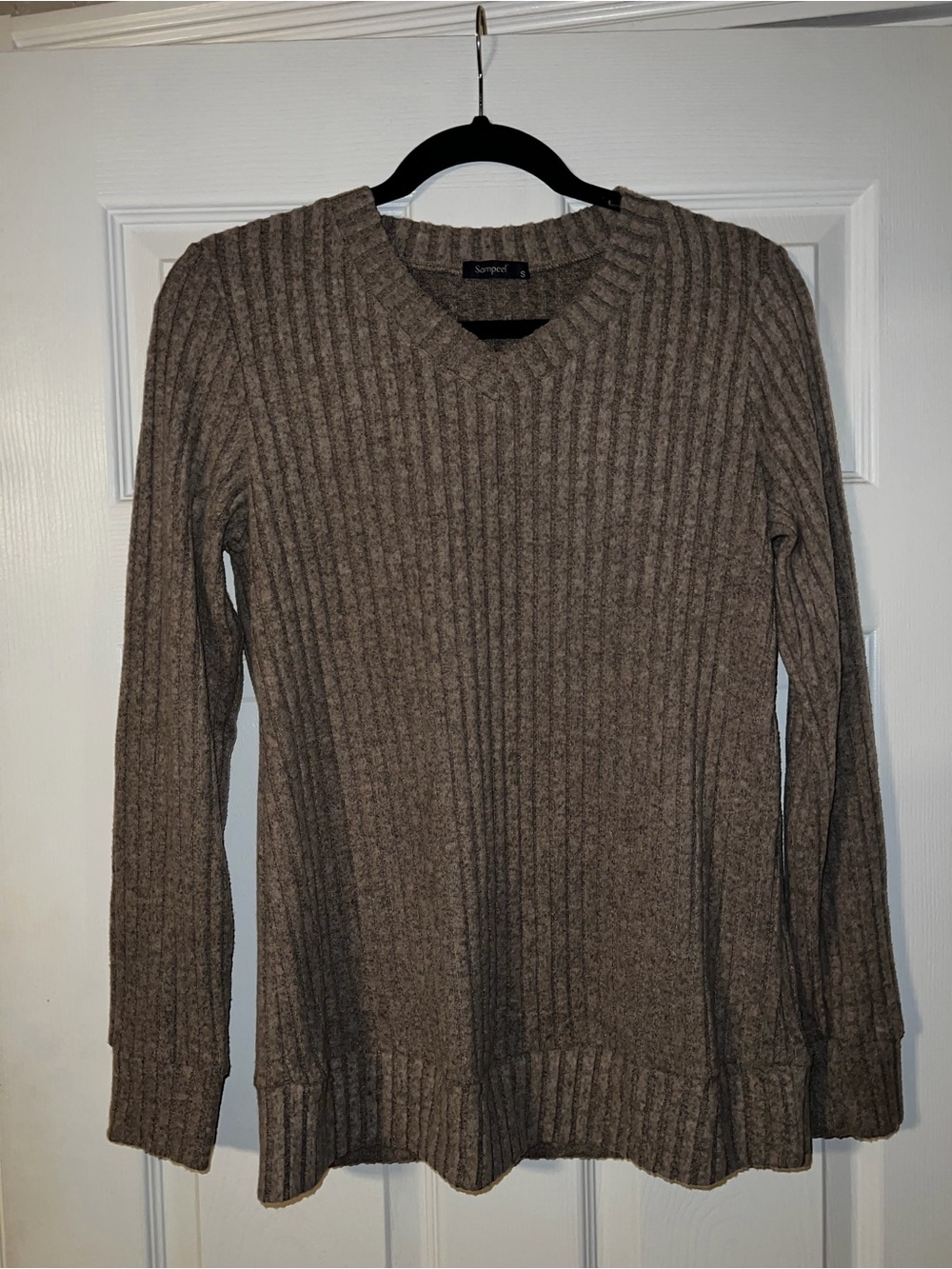 Sonoma Women's Ribbed V-Neck Sweater in Taupe